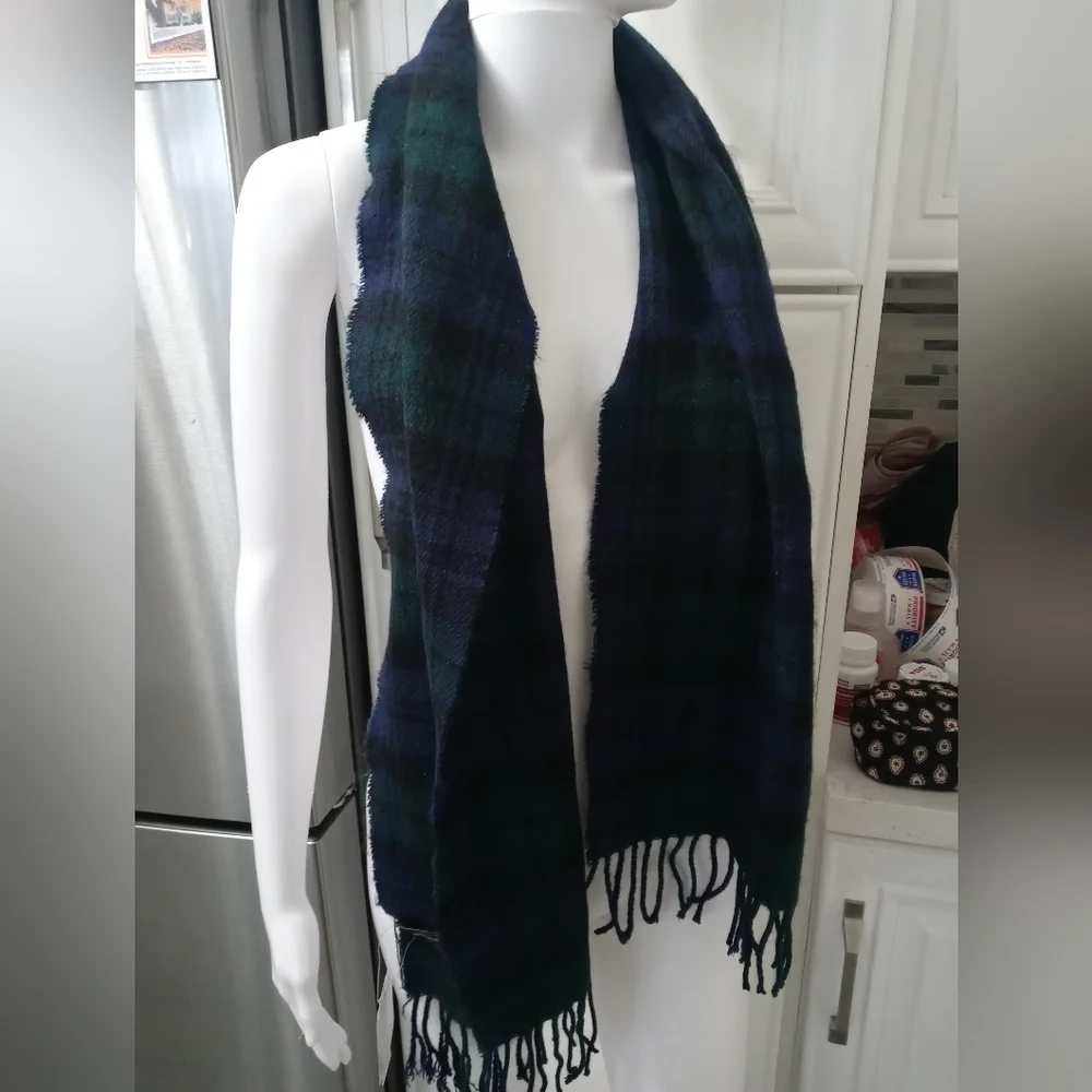 James Pringle Weavers Handcrafted Navy blue green plaid Scarf w Fringe NEW